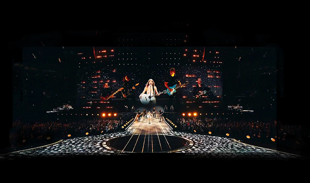 Taylor Swift på scenen under en konsert