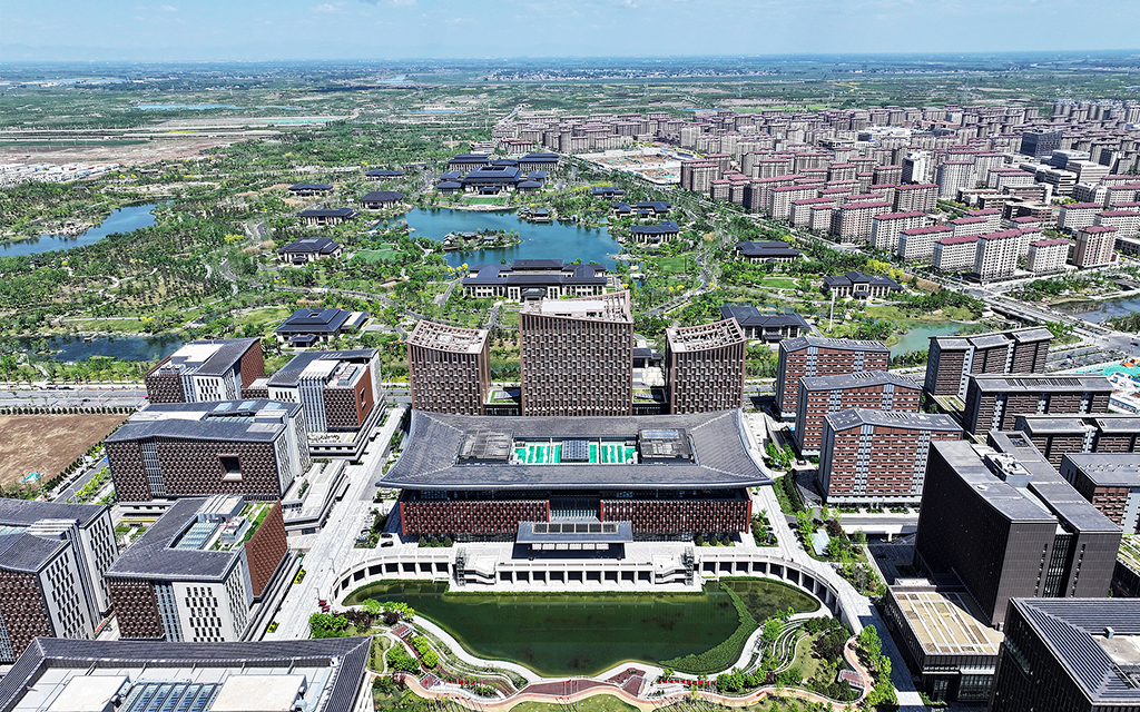 ”Framtidsstaden” Xiongan fotograferad med drönare fyra år senare i mars 2025