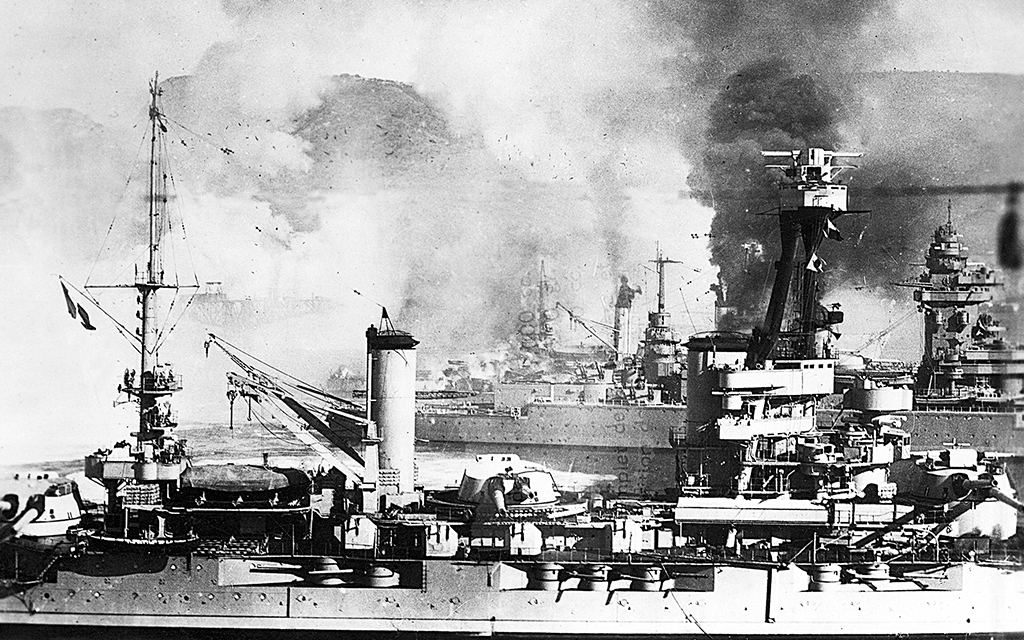 Historisk bild från slaget vid Mers-el-Kébir 1940.